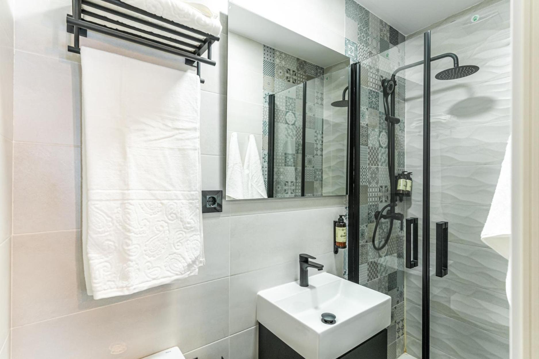 Vr Estudios Apartments Madrid Luaran gambar