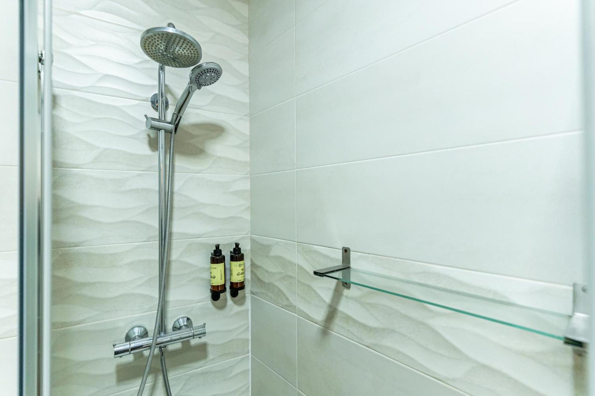 Vr Estudios Apartments Madrid Luaran gambar